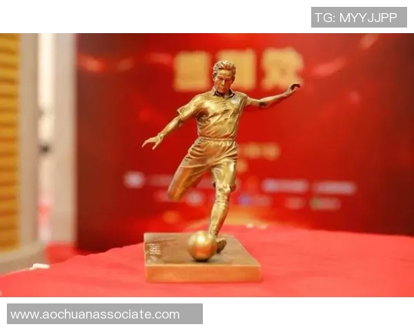 七号球衣闪耀绿茵场 足球巨星们的经典瞬间与荣耀时刻 七号球衣闪耀绿茵场 足球巨星们的经典瞬间与荣耀时刻