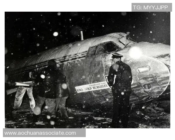 足球场上悲剧的背后:那些因撞击致命的球星与不可忽视的安全隐患 足球场上悲剧的背后:那些因撞击致命的球星与不可忽视的安全隐患